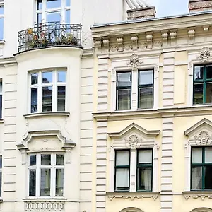 City-center-apartment Hip Area, Big & New Apartment