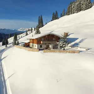 alpine-deluxe-chalet-wallegg-lodge-ski-in-ski-out.saalbachhinterglemmhotels.com/